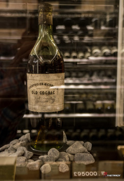 Wat de gek ervoor geeft, bij Harrods staat deze fles Cognac uit 1789 met een vraagprijs van £ 95.000,-